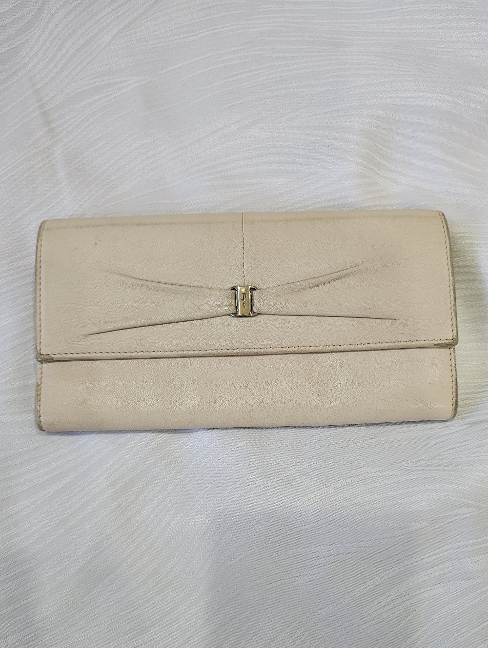 Ferragamo Leather Fold-Over Clutch Wallet - Cream